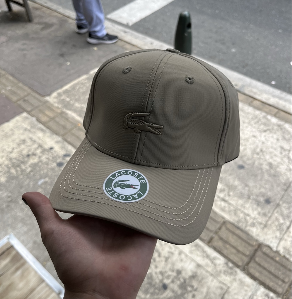 Gorra beige Lacoste