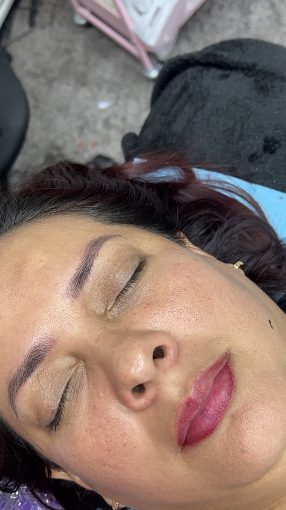 Depilación de cejas o bozo