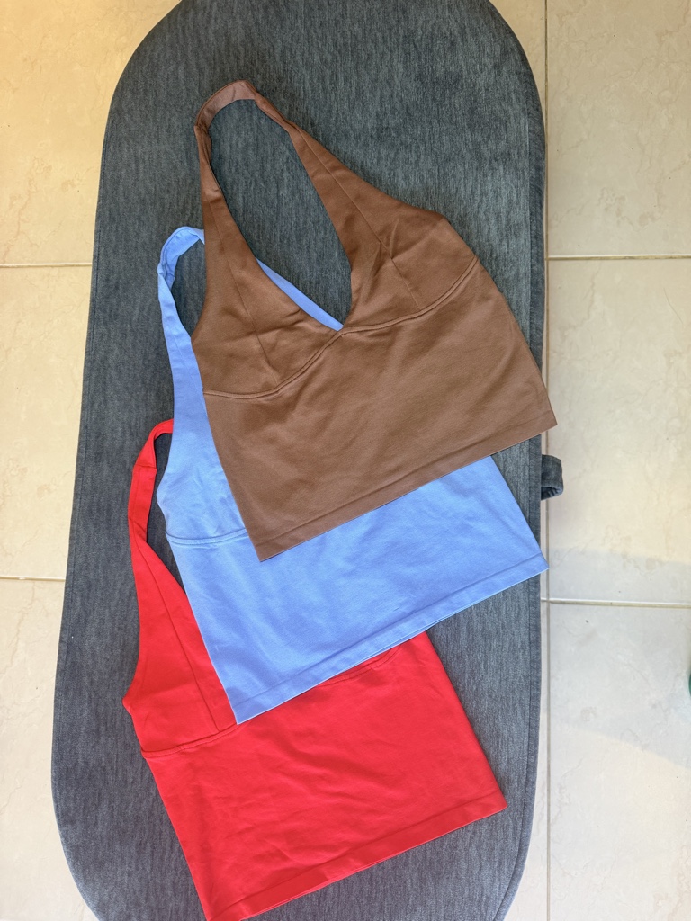 Top halter corto azul