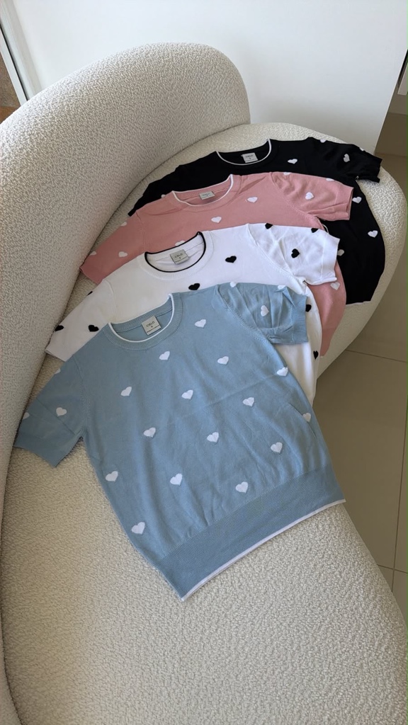 Camiseta americana corazones blanca