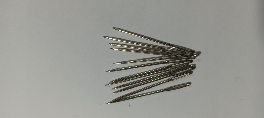 AGUJA CAPOTERA CON PUNTA