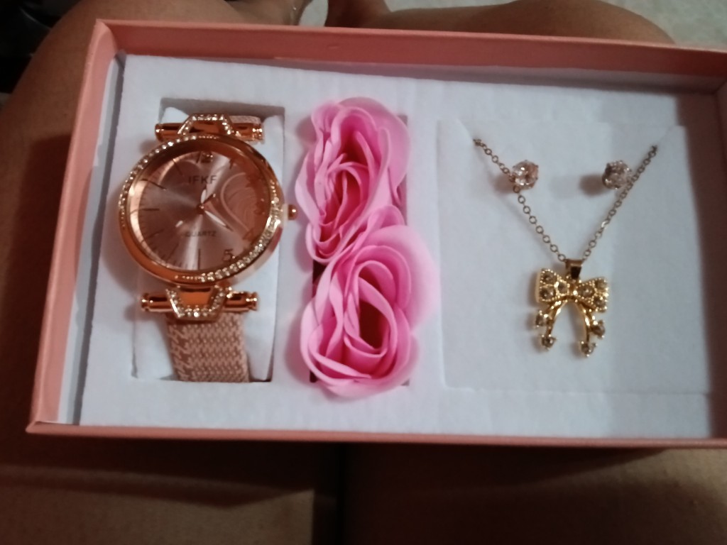 Estuche de reloj más aretes Rosek