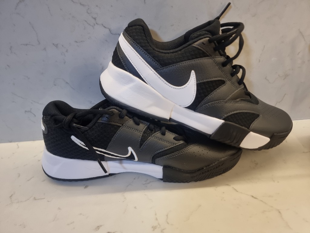 TENIS NEGROS NIKE 27CM