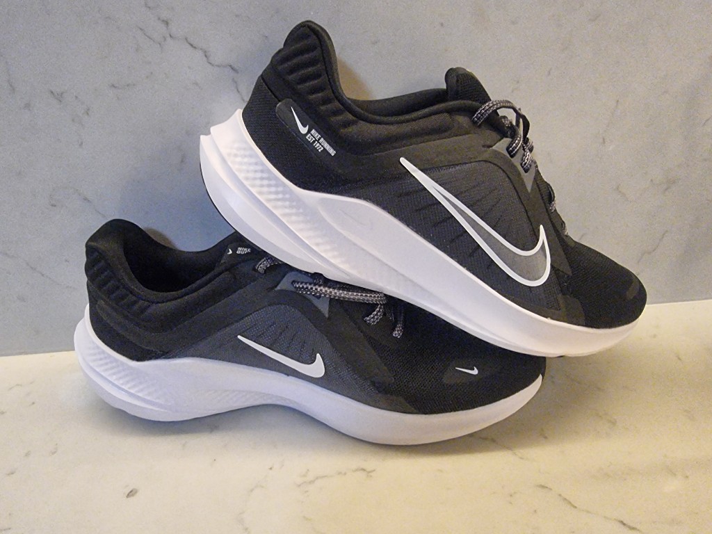 TENIS NEGROS NIKE 24.5CM