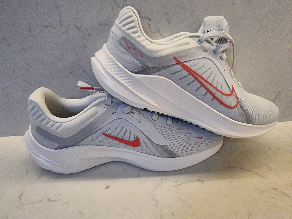 TENIS NIKE GRIS  25CM