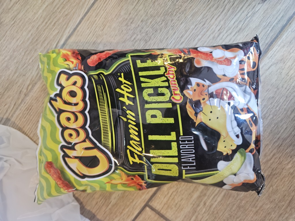 CHEETOS FLAMING HOT DILL PICKLE