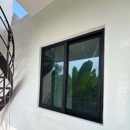 VENTANA LISA NEGRA/TINTEX VERDE