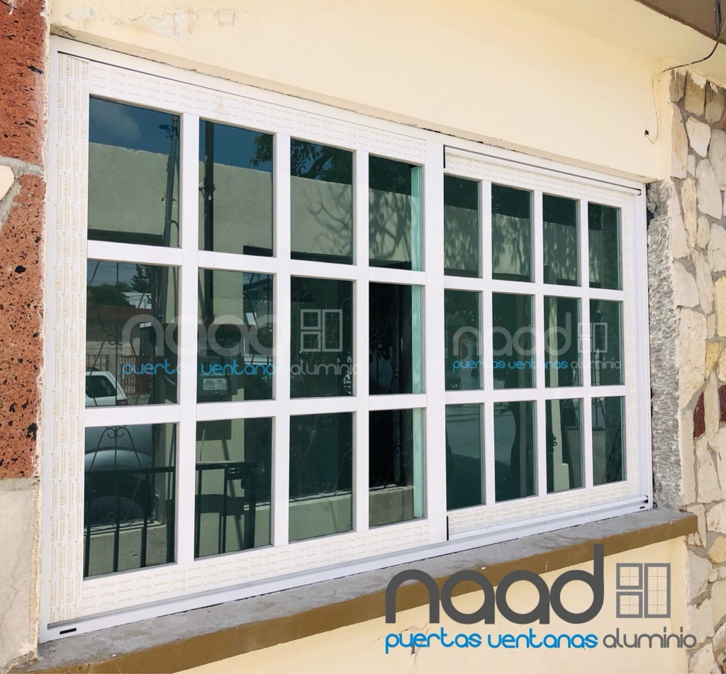 VENTANA CUADRICULADA BLANCA/TINTEX VERDE