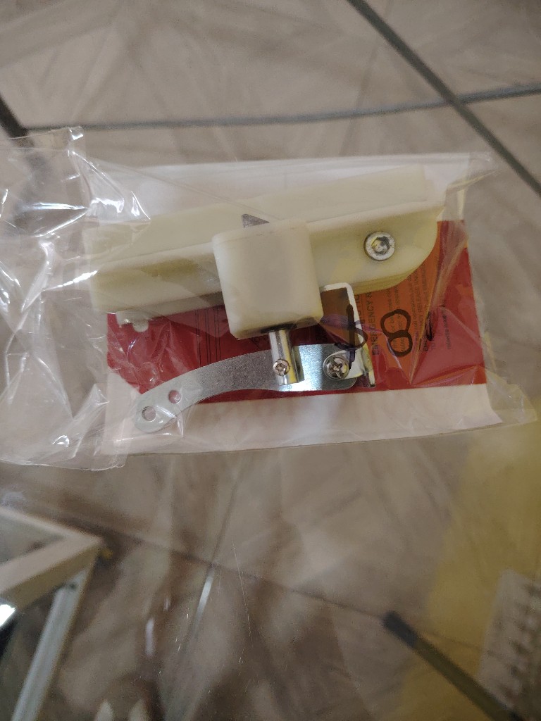 CARRITO DE PLASTICO PARA RIEL DE ALUMINIO