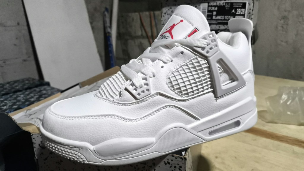 JORDAN R4 BLANCO GRIS CALIDAD 1.1