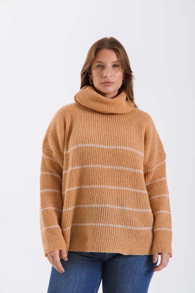 Sweater beige rayado cuello alto