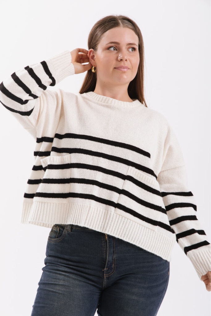 Sweater rayado blanco y negro