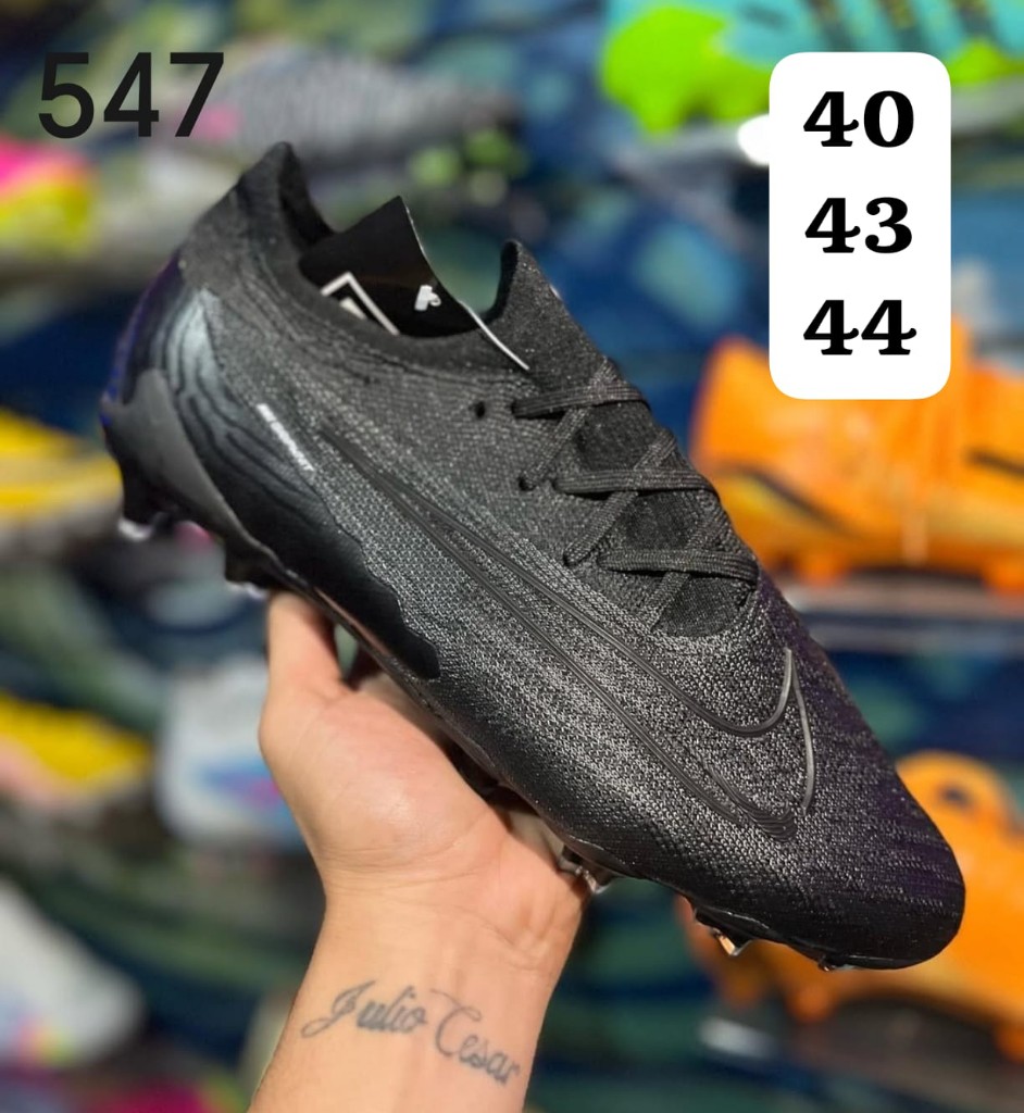 PUPOS NIKE NEGROS ZEC0070