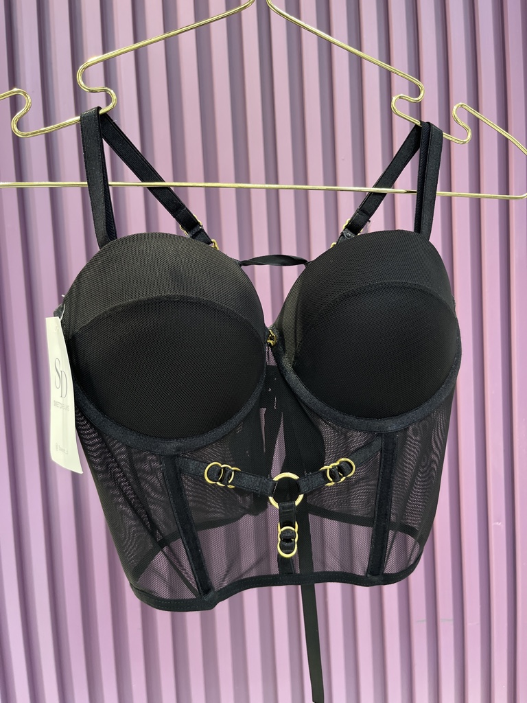 Corset negro herrajes