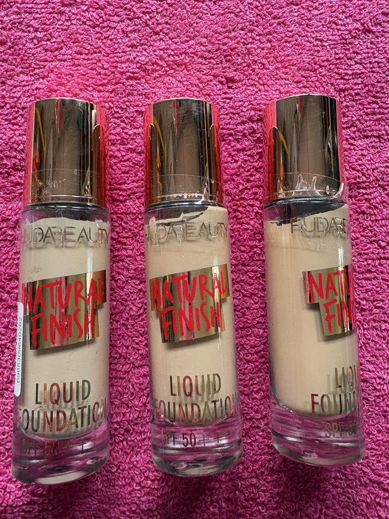 Huda Beauty Natural Finish base líquida