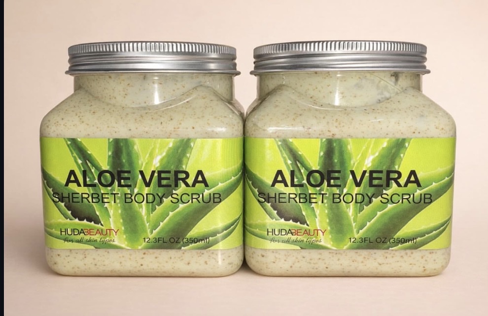 Huda Beauty Aloe Vera body scrub exfoliante