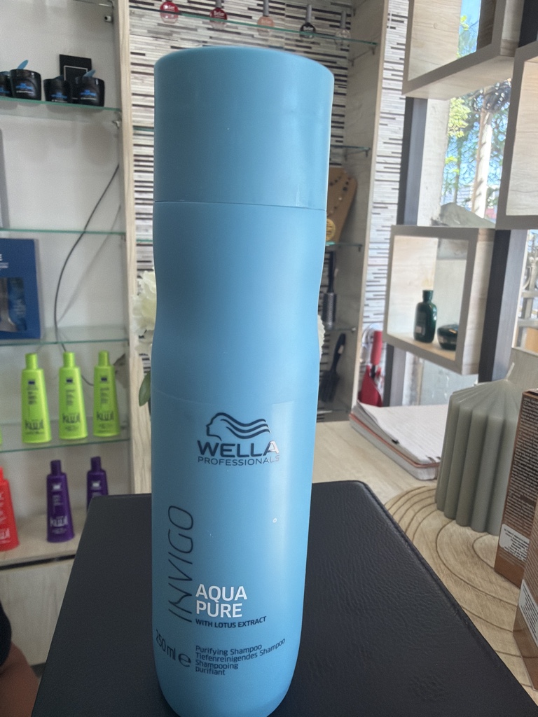 Wella Professionals Aqua Pure shampoo