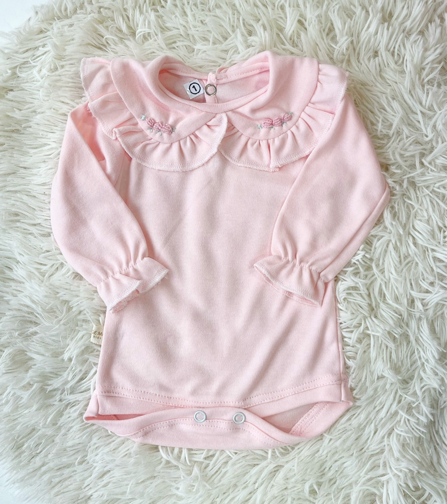 Body con cuello rosa