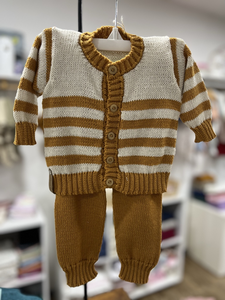Conjunto “rayas” mostaza