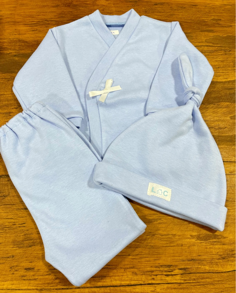 Conjunto bata, pelele y gorra