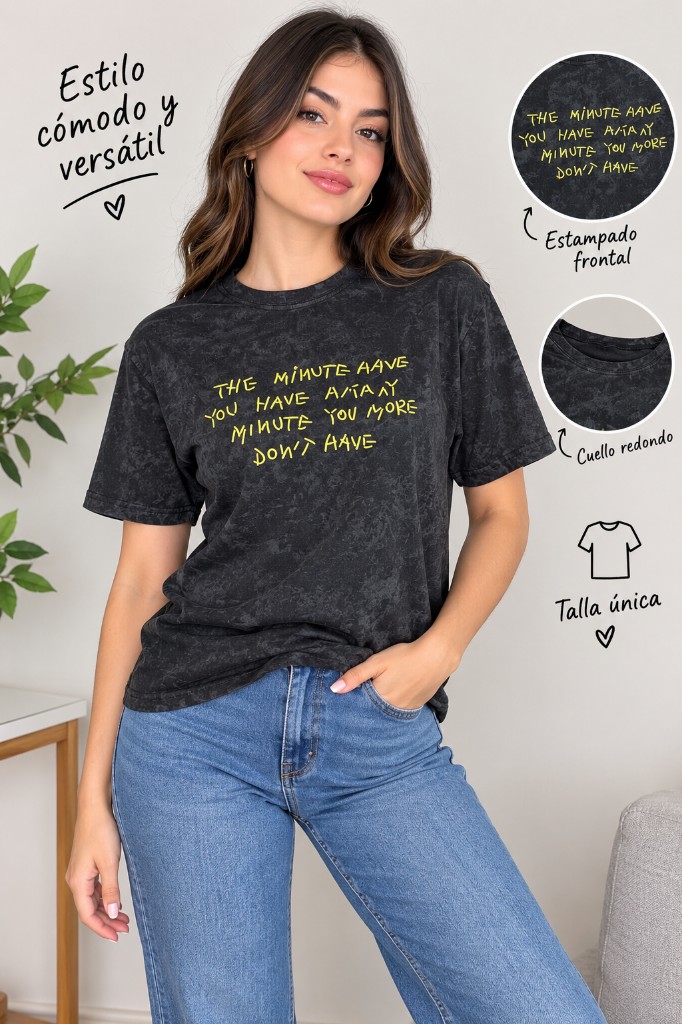 Camiseta negra estampada