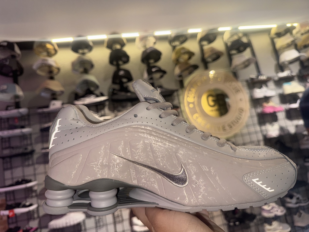 Tenis Nike SHOX Gris