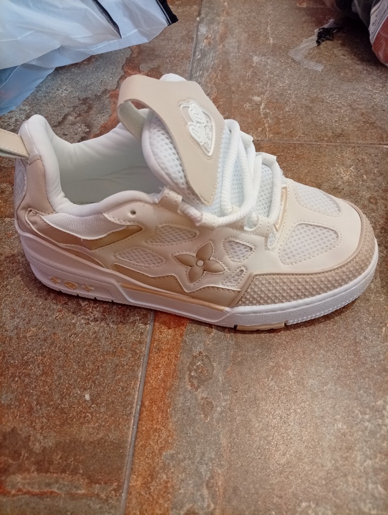 Tenis Louis Vuitton blanco beige