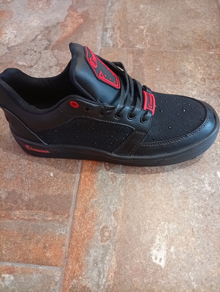 Clemont rojo negro