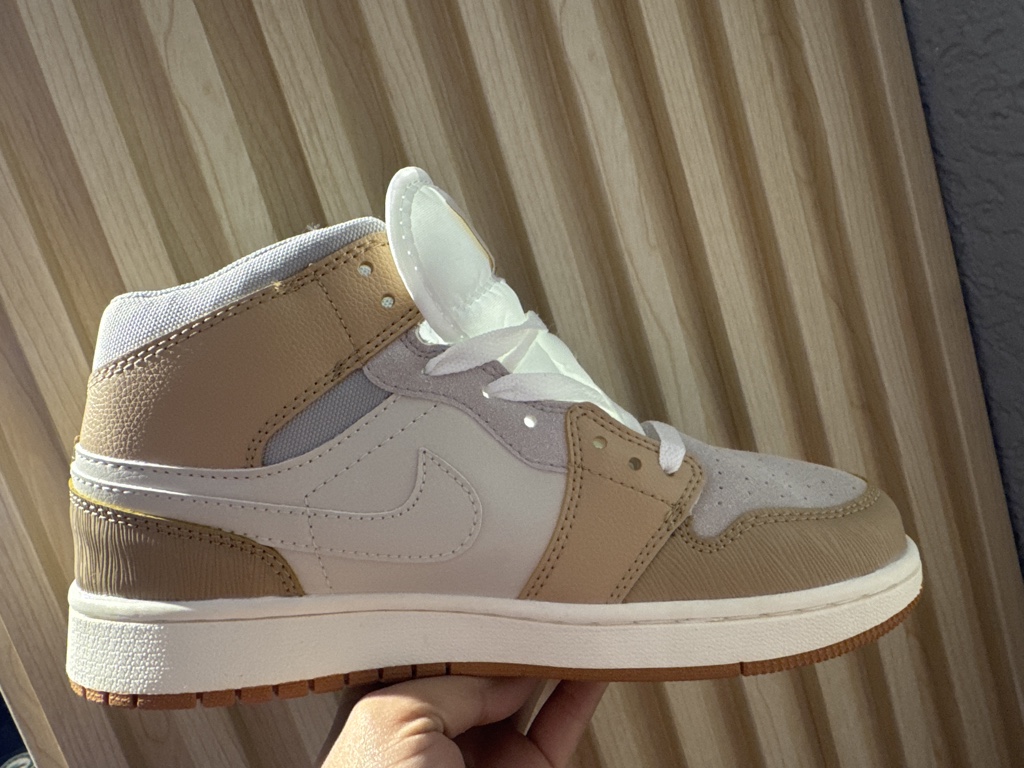 Tenis JORDAN 1 marrón beige