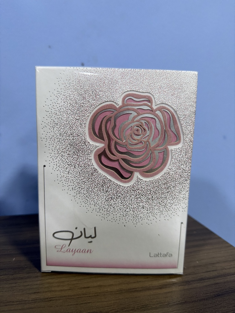 Lattafa Layaan rosa perfume