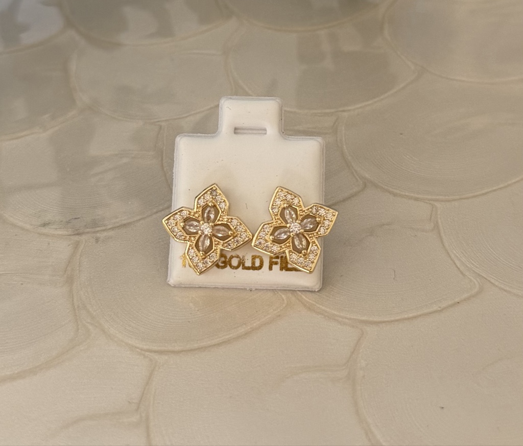 Stud Fleur Élégance
