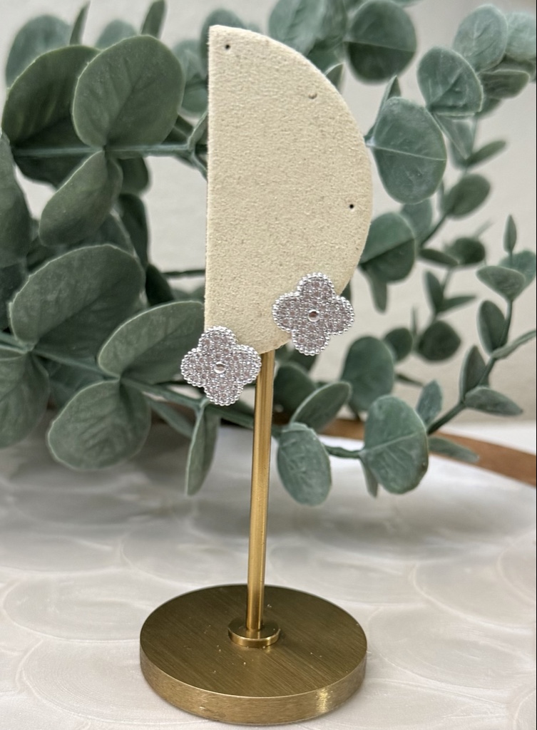 Stud Trébol Pavé