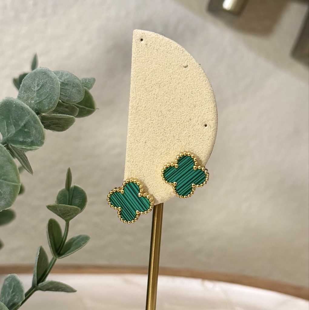 Stud Clover