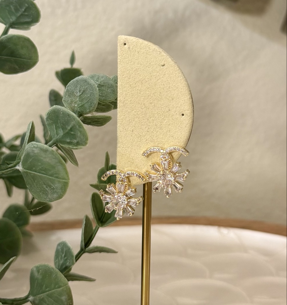 Stud flower channel