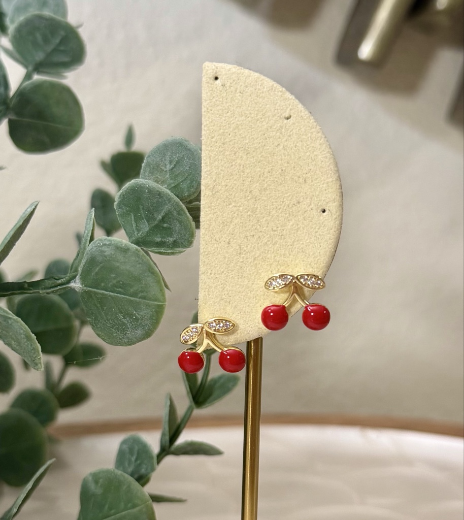Stud mini cherry
