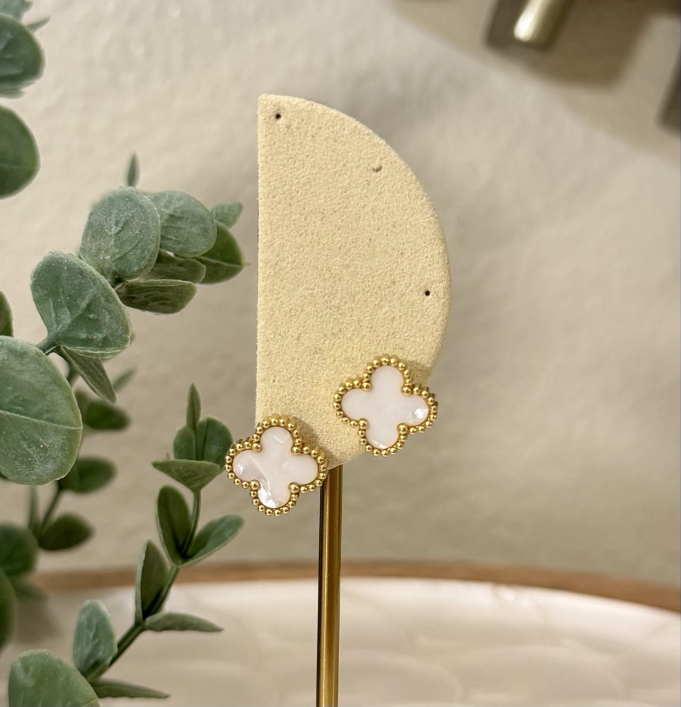 Studs trébol cielo