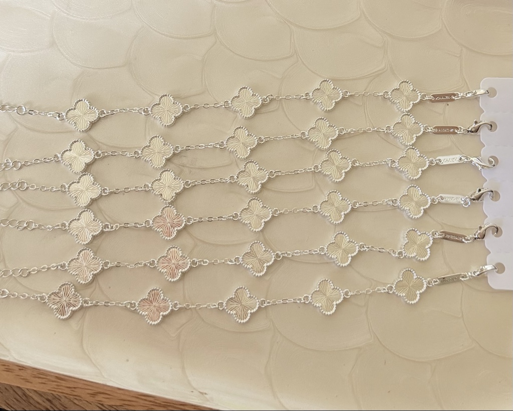 Pulsera trébol Luz