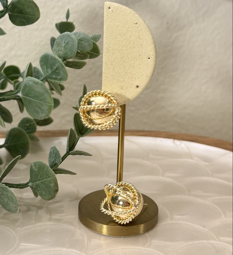 Studs Nudo Dorado