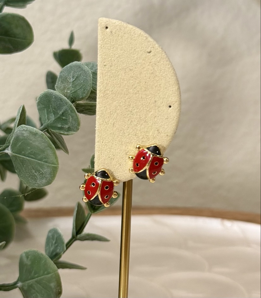 Studs Mariquita