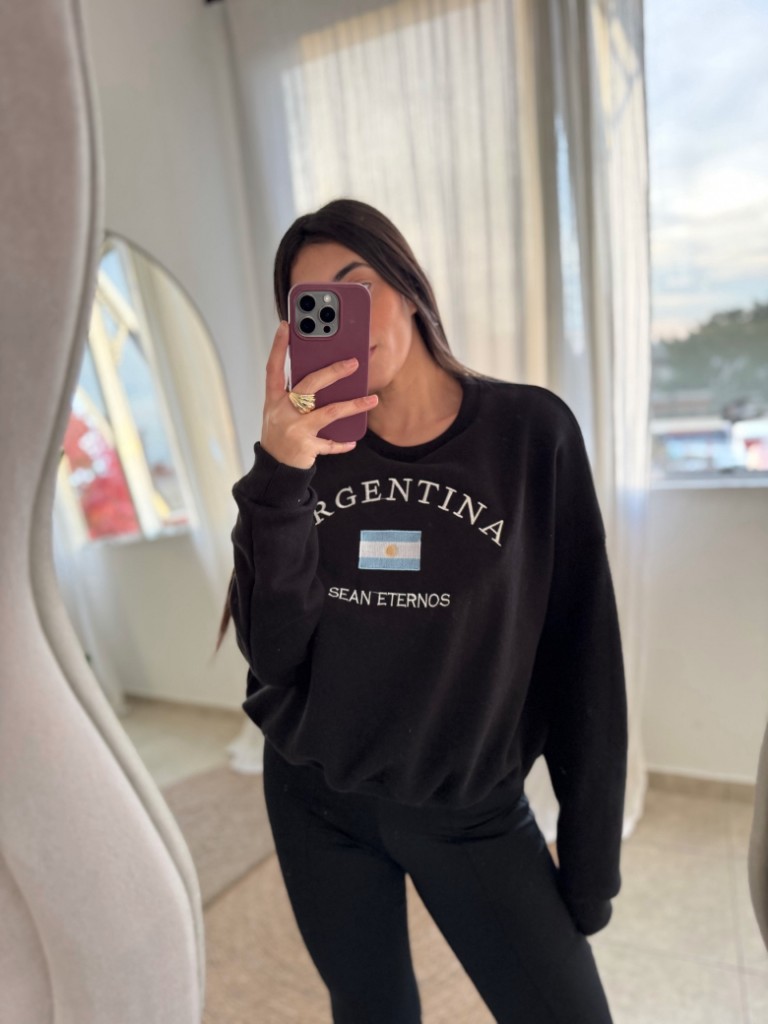 Buzo negro Argentina