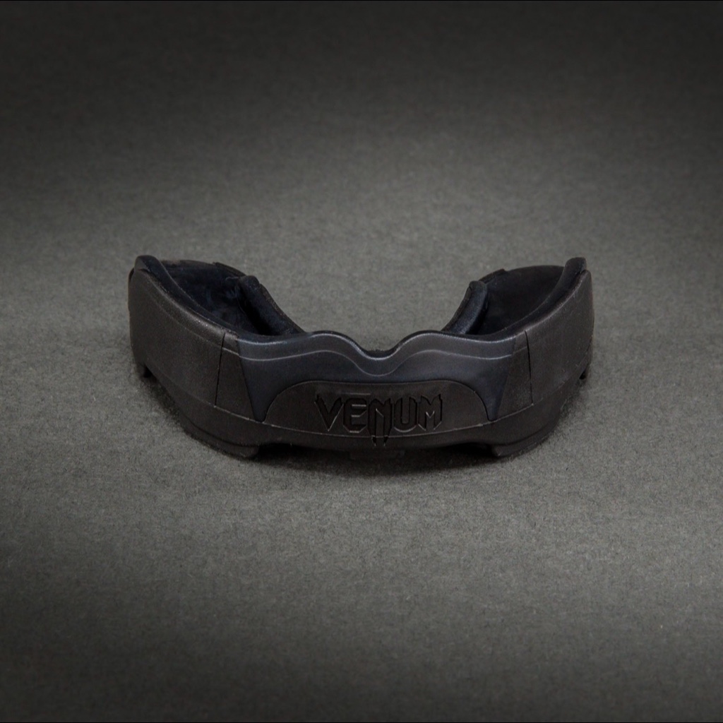 Venum Predator - Protector Bucal Negro/Rojo
