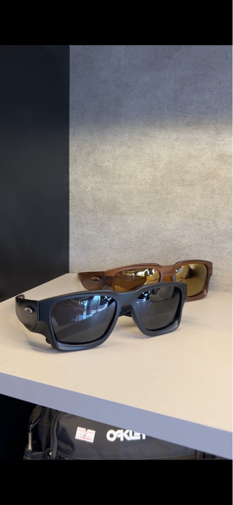 Oakley óculos preto e marrom