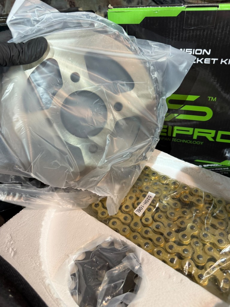 KIT TRANSMISION CB1 / TWISTER 125 HONDA 43D / 14D 428H-122L C DORADA RACING S...