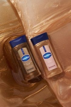 aceite en gel corporal de Vaseline llamado Sunlit Glow Gel Oil