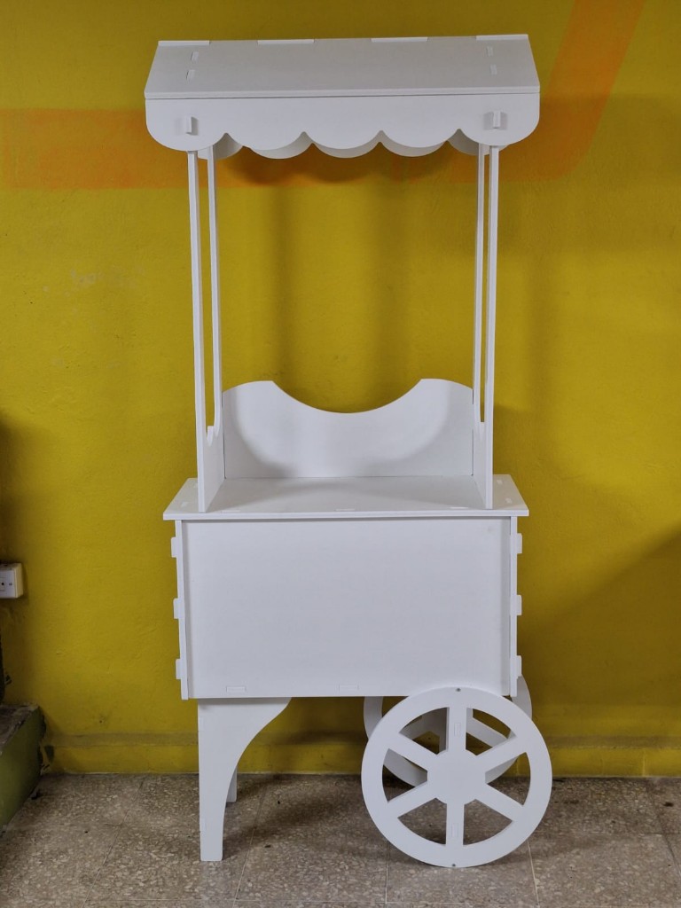 Carrito blanco de madera