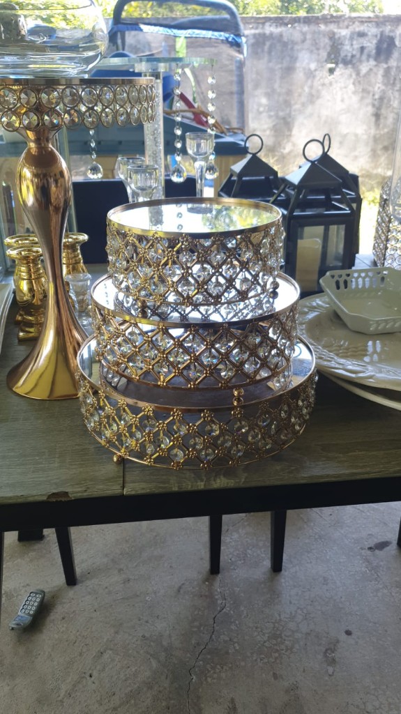 Bases de metal color dorado