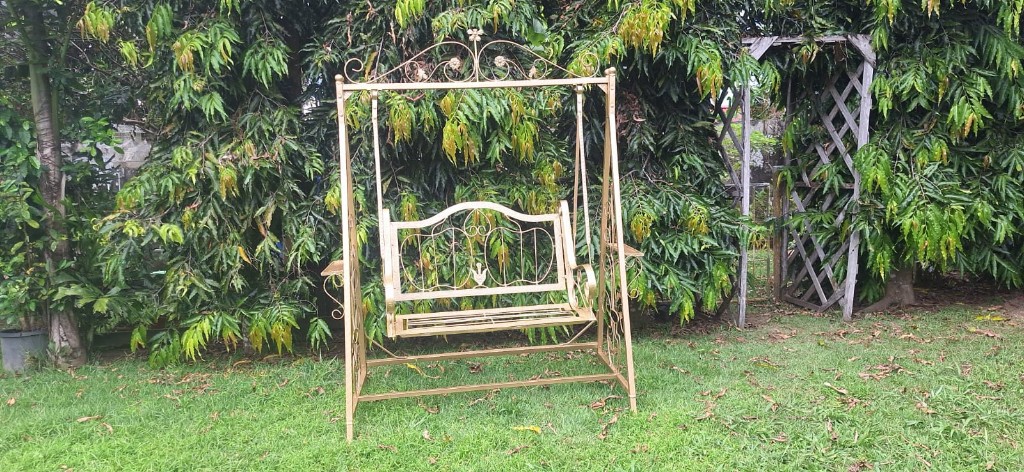 Columpio metal dorado