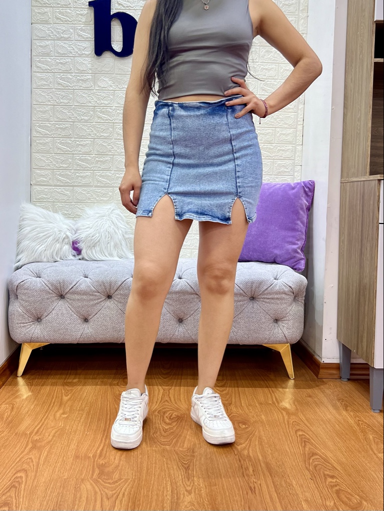 Falda Short con Abertura Frontal