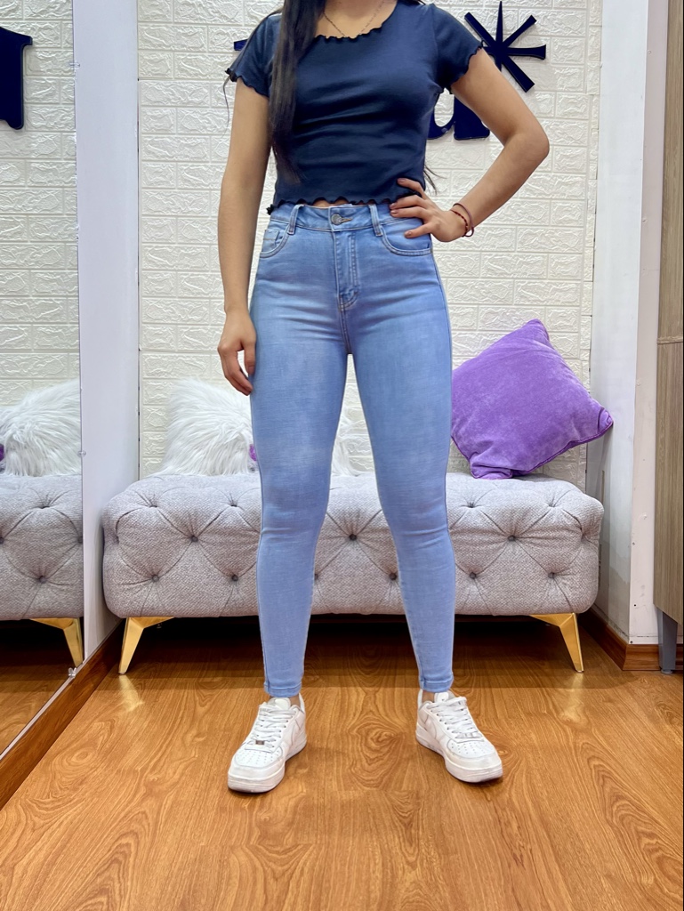 Jean Skinny 1 botón Celeste