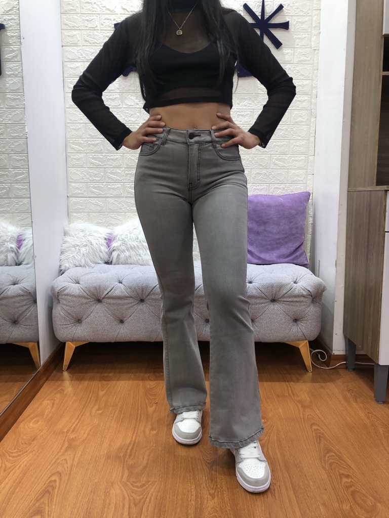 Jean acampanado 1 botón Gris